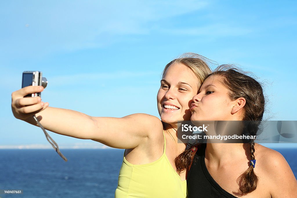 Mädchen im Urlaub - Lizenzfrei Arme hoch Stock-Foto