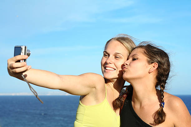 istock girls on vacation 140407651