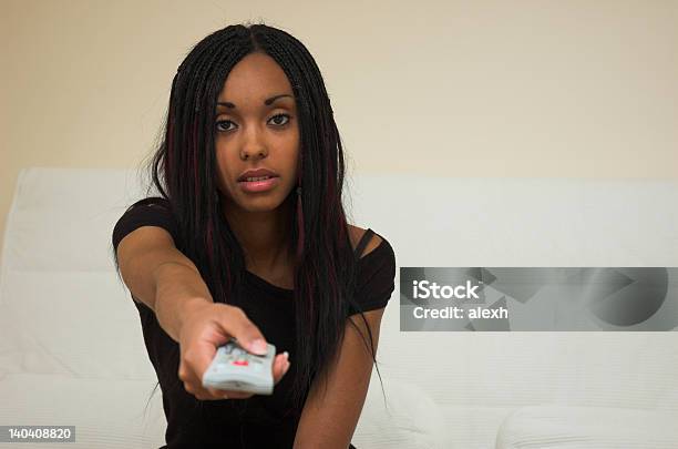 Foto de Alterar O Canal e mais fotos de stock de Adolescente - Adolescente, Adolescentes Meninas, Adulto