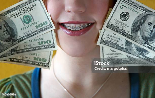 Geld Für Die Schoner Stockfoto und mehr Bilder von Währung - Währung, Zahnspange, Arbeitsvergütung