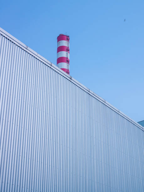 電力供給植物 - large business chimney cloud ストックフォトと画像
