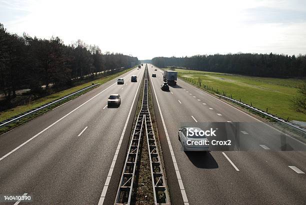 Tráfico En Autopista Foto de stock y más banco de imágenes de Asfalto - Asfalto, Camioneta, Camión de peso pesado