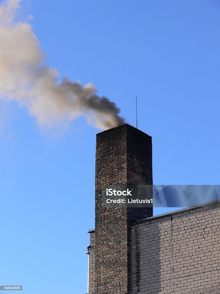 Chimenea y humo - Foto de stock de Abstracto libre de derechos