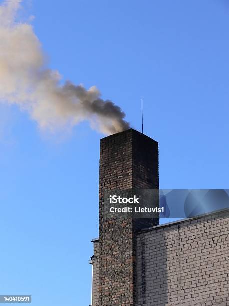 Chimenea Y Humo Foto de stock y más banco de imágenes de Abstracto - Abstracto, Aguilón, Anticuado