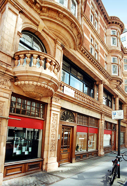 istock Old London wine shop 140410787