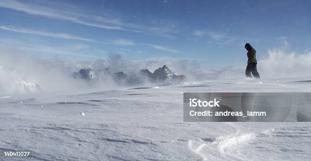 Photo libre de droit de Randonnée Dans La Neige banque d'images et plus d'images libres de droit de Mont Zugspitze - Mont Zugspitze, Activité, Activité de loisirs