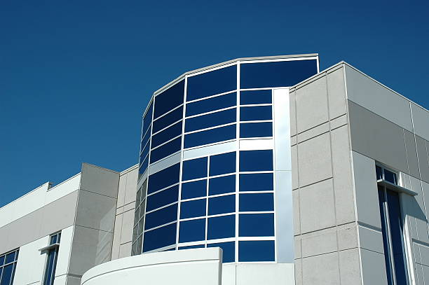 Moderno edificio de oficinas de alta tecnología - foto de stock