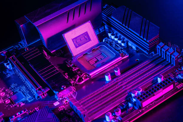 Zócalo de CPU en la placa base de PC en luces RGB - foto de stock