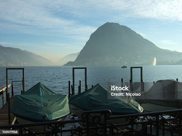 Boote Im Winter Stockfoto und mehr Bilder von Abenddämmerung - Abenddämmerung, Alpen, Anhöhe