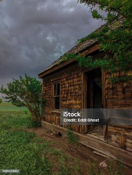 Side Of Abandoned House Stock Photo - Download Image Now - Abandoned, Absence, Agriculture