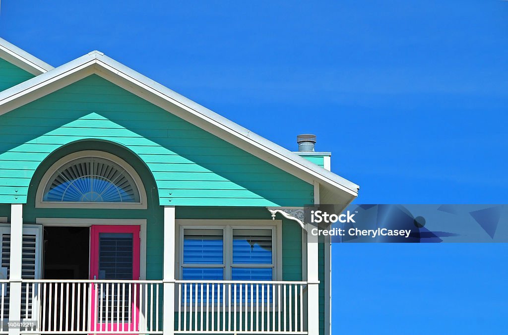 Menta y rosa en la costa de su hogar - Foto de stock de Chalet veraniego libre de derechos