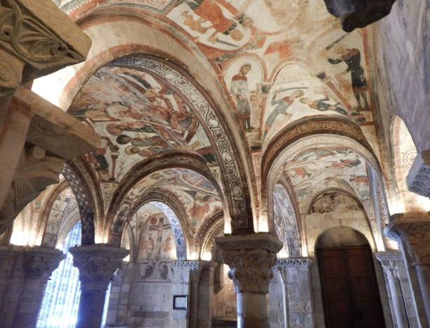 базилика сан-исидоро-де-леон, официально известная как real colegiata basílica de san isidoro или, просто, сан-исидоро-де-леон, леон, испания - romanesque стоковые фото и изображения