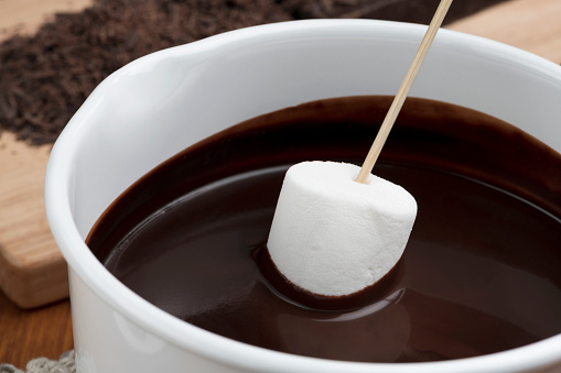 Eat with melted chocolate in marshmallows. Chocolate fondue.