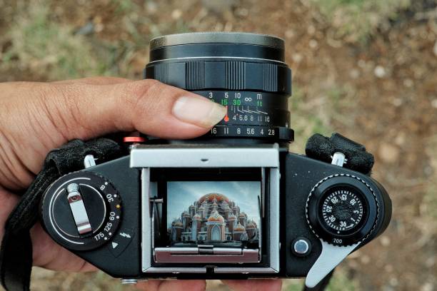 istock Waist Level Finder 1404144146