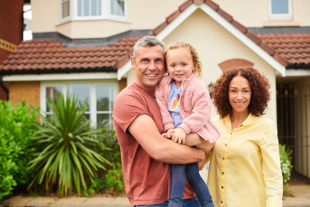 istock proud homeowner family 1404148039
