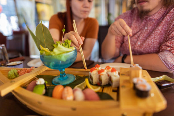 istock Couple dining in a sushi bar 1404182524