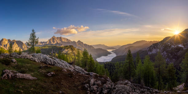 배경에 watzmann과 함께 königssee 호수 위의 일출 - xxxl 파노라마 - mountain sunrise scenics european alps 뉴스 사진 이미지