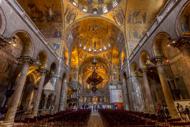 ceiling mosaics of the st mark's basilica in venice - basilica imagens e fotografias de stock