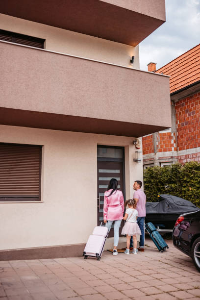 istock Family With Child Arriving In A Hotel 1404200892