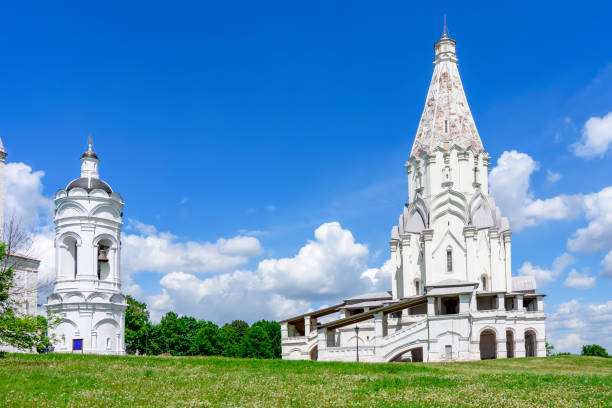 igreja da ascensão no parque kolomenskoe, moscou, rússia - kolomenskoye - fotografias e filmes do acervo