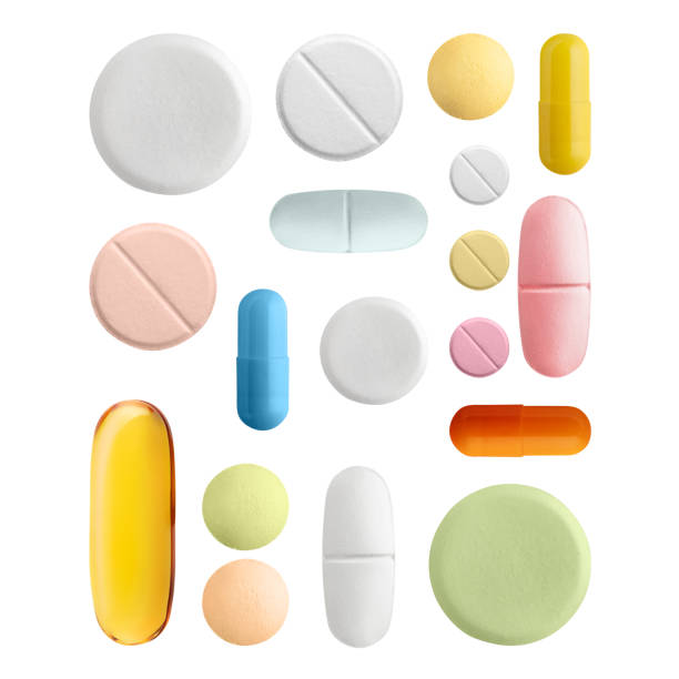 набор различных красочных таблеток, выделенных на белом фоне. - pill multi colored capsule nutritional supplement стоковые фото и изображения
