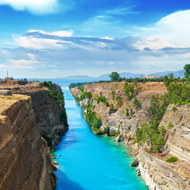 scenic summer landscape of the corinth canal in a bright sunny day in greece - gulf of corinth imagens e fotografias de stock