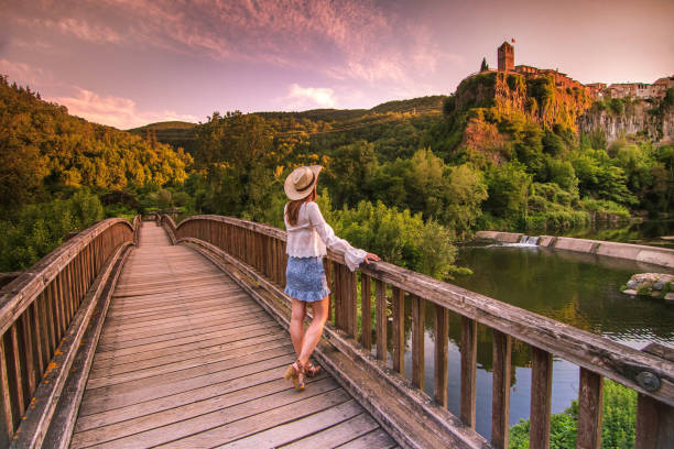 castellfollit de la roca - garrotxa photos et images de collection