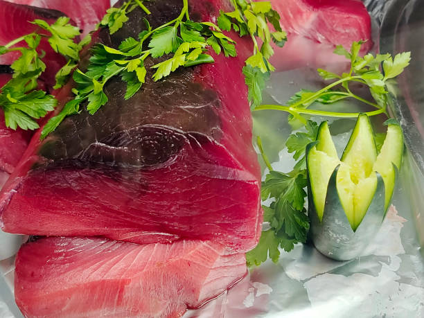 сырая рыба тунца - tuna tuna steak raw bluefin tuna стоковые фото и изображения