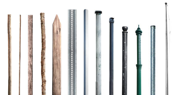 изолированная группа вариаций полюсов элементов конструкции - wooden stake стоковые фото и изображения