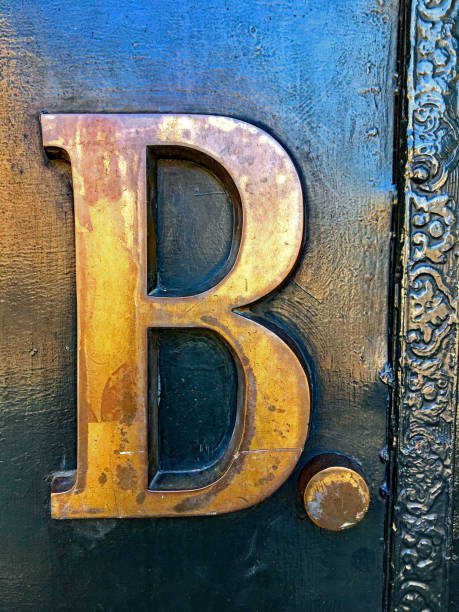 lettera b in ottone, grande - letter b brass alphabet text foto e immagini stock