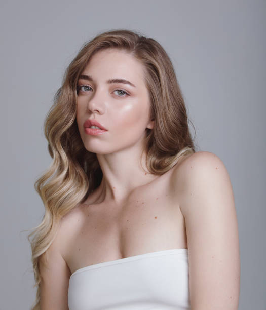 istock Beautiful natural woman 1404295910