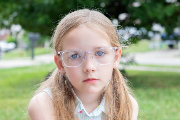 The little girl wears a large adult sunglasses, Asian-mestizo