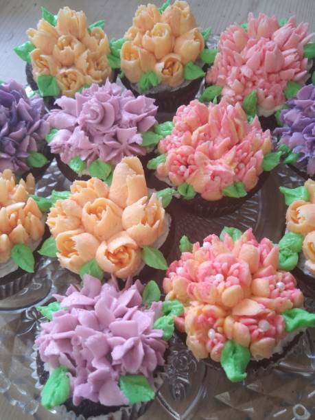istock Russian tip frosting flowers on chocolate cupcakes 1404315251