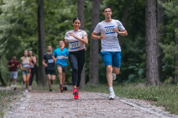 group of runners in a cross country race - running jogging mountain footpath imagens e fotografias de stock