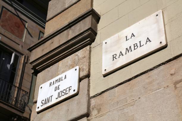 ла рамбла в барселоне, испания - street name sign стоковые фото и изображения