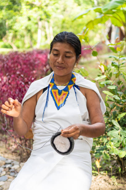 istock Indigenous woman sitting and weaving 1404389009