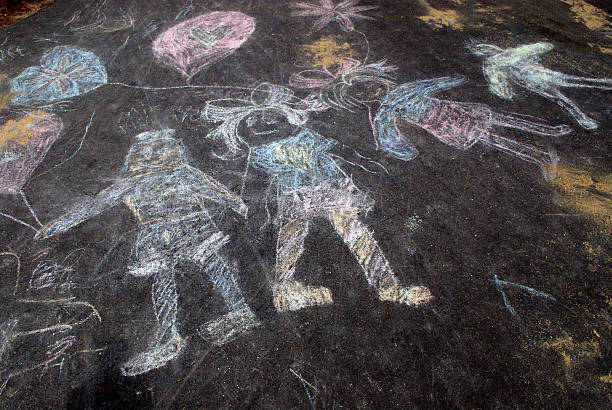 인도 분필 of 행복함 kids - little girls sidewalk child chalk 뉴스 사진 이미지