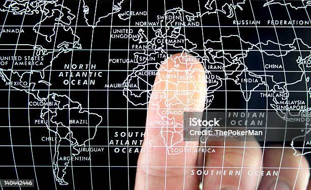 指に世界地図ヨーロッパ - 指紋のストックフォトや画像を多数ご用意 - 指紋, なりすまし犯罪, アイデンティティー