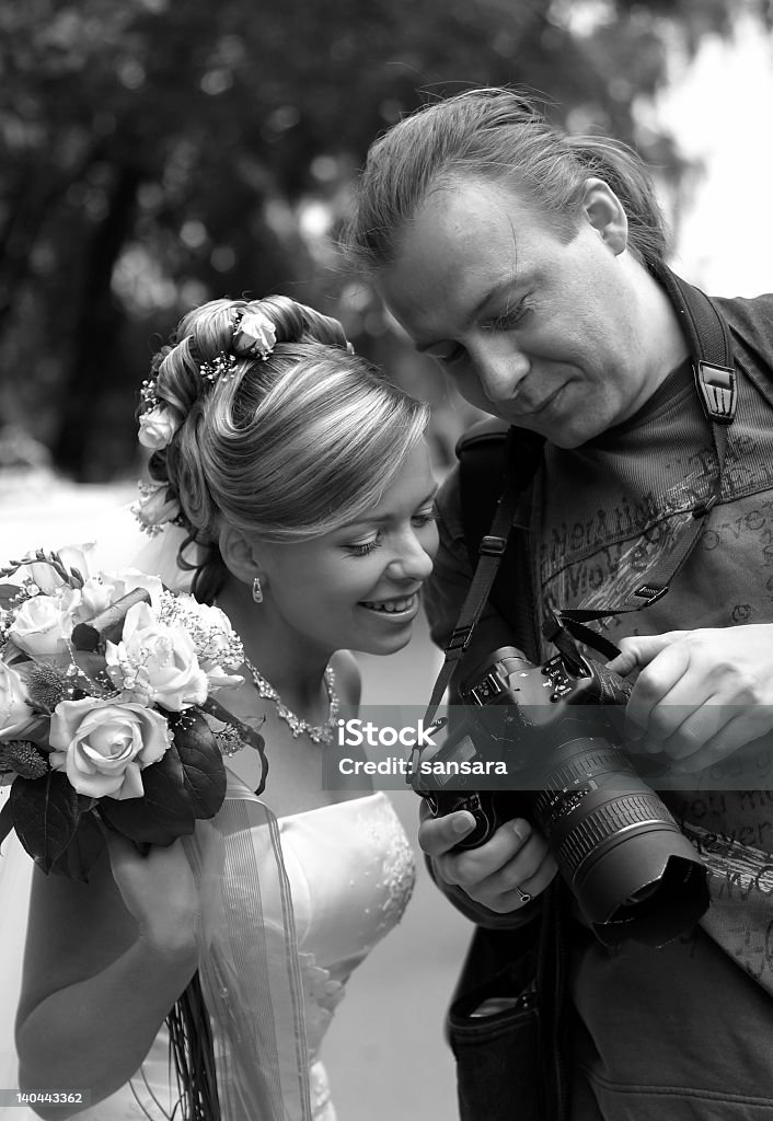 Braut und Fotograf - Lizenzfrei Attraktive Frau Stock-Foto