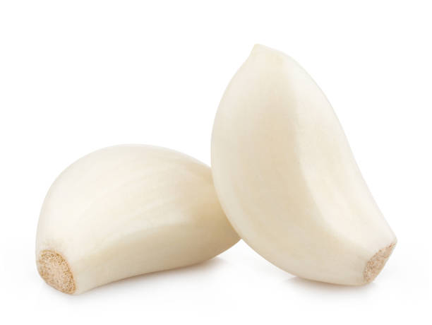 gousses d'ail sur le blanc - garlic clove isolated white photos et images de collection