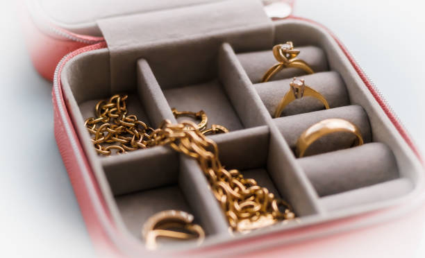 istock Gold jewellery in a box 1404441307