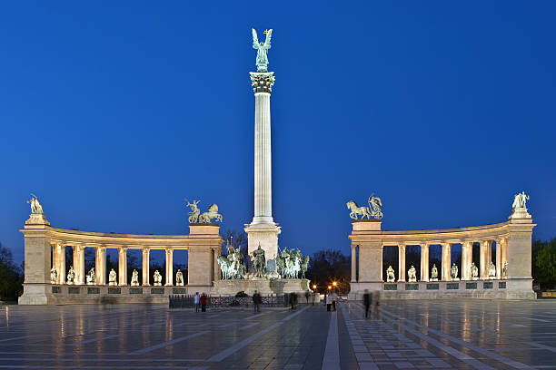 istock Lit up monument at Heros Square in Budapest  140444228