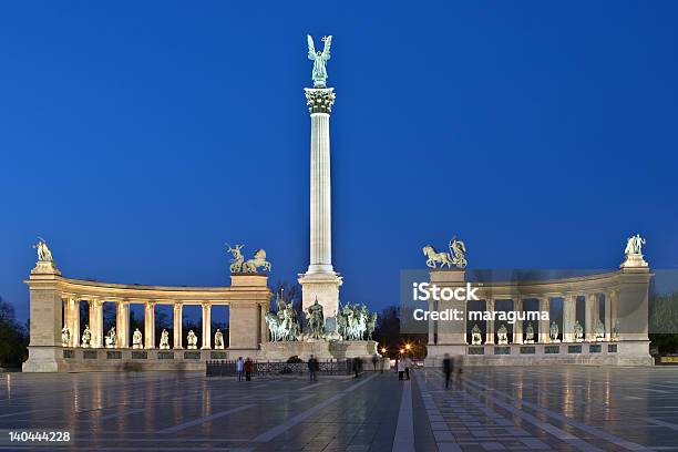 Praça Dos Heróis Budapeste - Fotografias de stock e mais imagens de Budapeste - Budapeste, Heróis, Praça