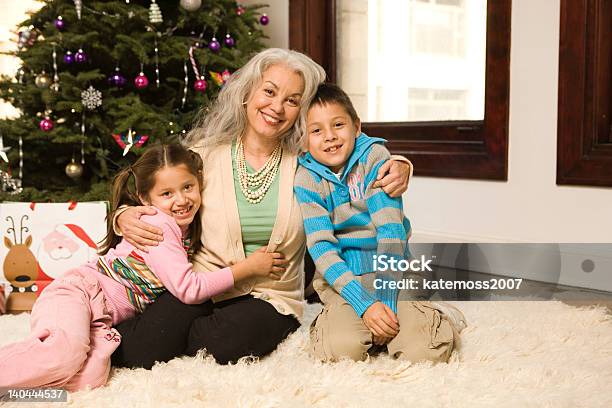 Porträt Hispanische Familie In Der Weihnachtszeit Stockfoto und mehr Bilder von Weihnachten - Weihnachten, Familie, Lateinamerikanische Abstammung