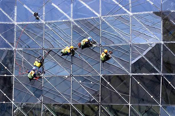 Cleaning of glassy roof