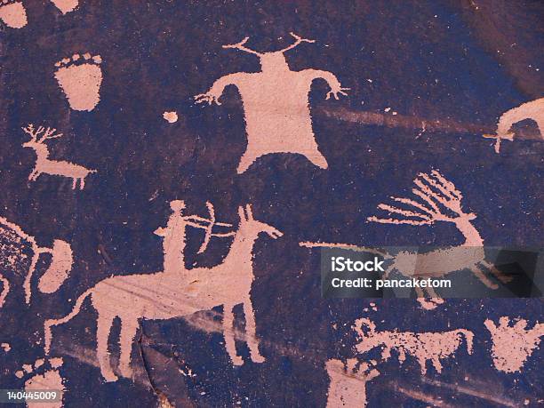 Caça De Petroglyph - Fotografias de stock e mais imagens de Cavalo - Família do Cavalo - Cavalo - Família do Cavalo, Caçador, Entalhe