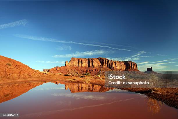 Vale Monument - Fotografias de stock e mais imagens de Anoitecer - Anoitecer, Ao Ar Livre, Arenito