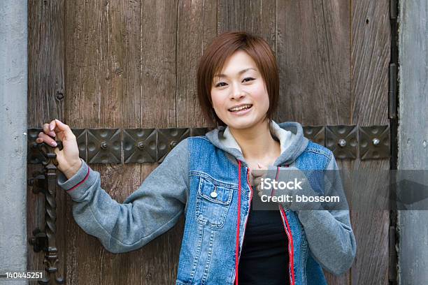 Foto de Jovem Mulher Sorridente Japonês e mais fotos de stock de Adolescente - Adolescente, Adolescência, Adulto