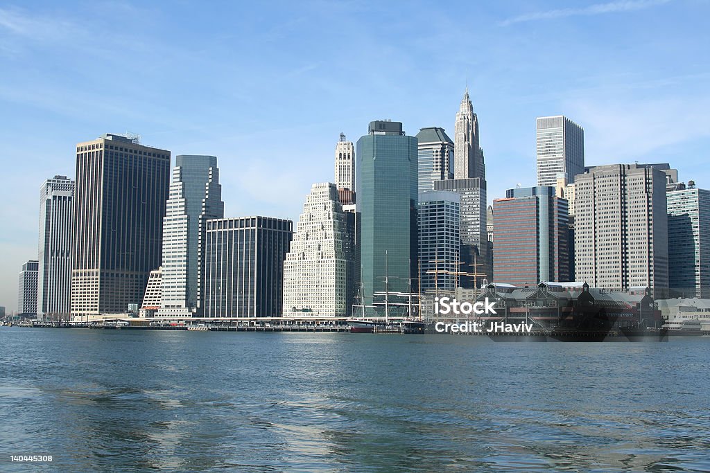 Inferiore sullo skyline di Manhattan, New York City - Foto stock royalty-free di Acqua