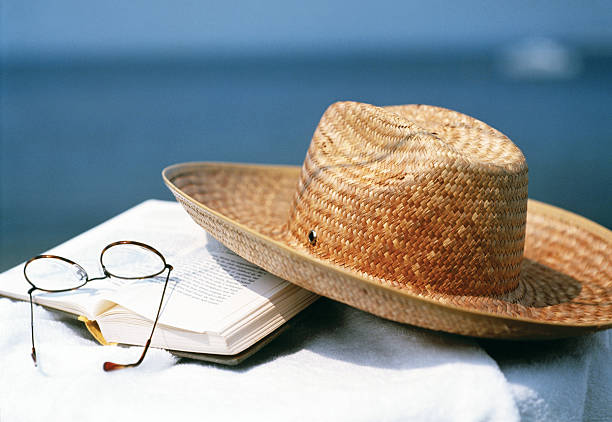 istock Reading on the beach / Leyendo en la playa 140445622